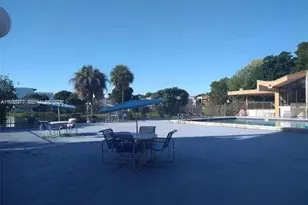 8897 Fontainebleau Blvd, Miami, FL 33172 - Photo 25