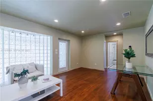250 NE 48th St, Miami, FL 33137 - Photo 7