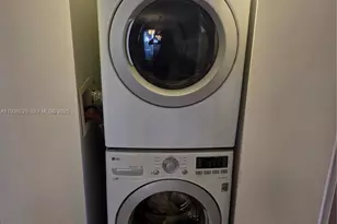 423 Lakeview Dr, Weston, FL 33326 - Photo 13