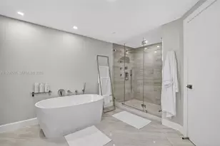 7000 Island Blvd, Aventura, FL 33160 - Photo 49