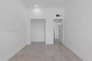 3731 N Country Club Dr, Aventura, FL 33180 - Photo 17