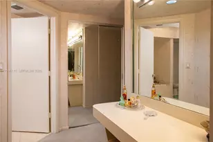 1000 W Island Blvd, Aventura, FL 33160 - Photo 25