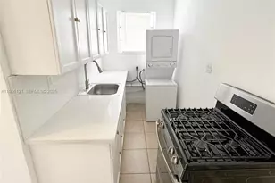 711 NW 1st St, Miami, FL 33128 - Photo 9