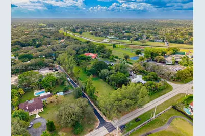 9840 SW 104th St, Miami, FL 33176 - Photo 9