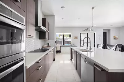 8811 NW 154th Ter, Miami Lakes, FL 33018 - Photo 15