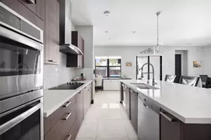 8811 NW 154th Terrace, Miami Lakes, FL 33018 - Photo 15