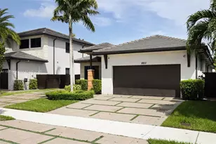 8811 NW 154th Terrace, Miami Lakes, FL 33018 - Photo 3