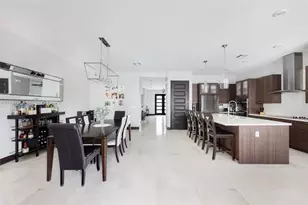 8811 NW 154th Terrace, Miami Lakes, FL 33018 - Photo 11