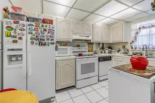 130 NW 87th Ave, Miami, FL 33172 - Photo 9
