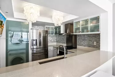 400 S Pointe Dr #2208, Miami Beach, FL 33139 - Photo 9