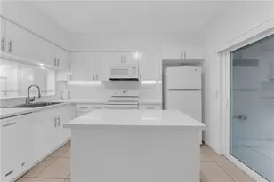 3325 Cabaret Ln, Margate, FL 33063 - Photo 11