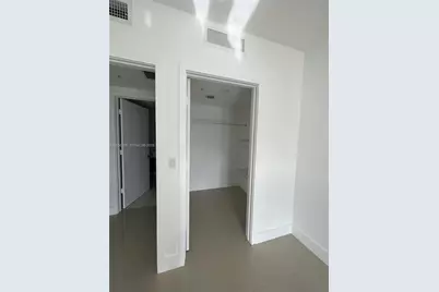1010 SW 2nd Ave #1702, Miami, FL 33130 - Photo 5