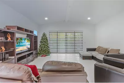 9220 E Meridian Dr, Parkland, FL 33076 - Photo 13