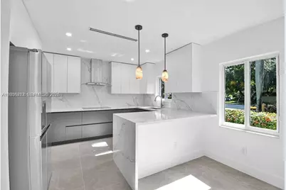 7902 SW 67th Ave, South Miami, FL 33143 - Photo 9