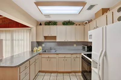 1633 SW 30th Ave, Miami, FL 33145 - Photo 9