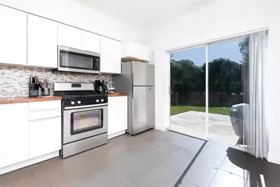 7818 Dixie Beach Cir #7818, Tamarac, FL 33321 - Photo 3
