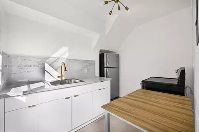 4730 Pine Tree Dr #14, Miami Beach, FL 33140 - Photo 11