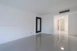 20347 W Country Club Dr, Aventura, FL 33180 - Photo 13
