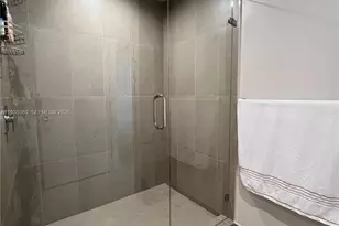 11 NE 6th St, Miami, FL 33132 - Photo 25