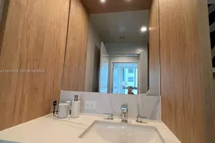 11 NE 6th St, Miami, FL 33132 - Photo 21