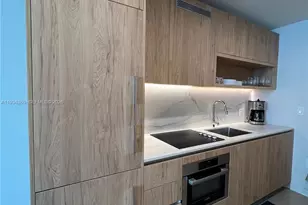 11 NE 6th St, Miami, FL 33132 - Photo 3