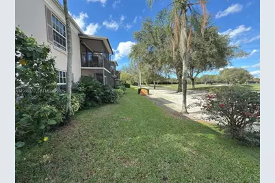 9001 Jacaranda Ln #107, Plantation, FL 33324 - Photo 5