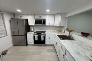 900 Colony Point Cir, Pembroke Pines, FL 33026 - Photo 1