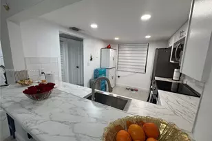 900 Colony Point Cir, Pembroke Pines, FL 33026 - Photo 3