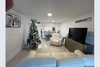 900 Colony Point Cir #218, Pembroke Pines, FL 33026 - Photo 7