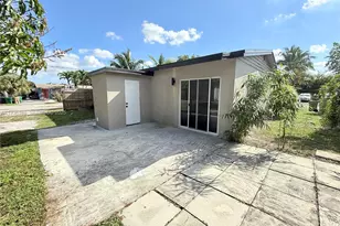 7821 NW 30th St, Davie, FL 33024 - Photo 3