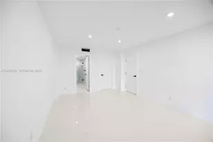 20379 W Country Club Dr, Aventura, FL 33180 - Photo 7