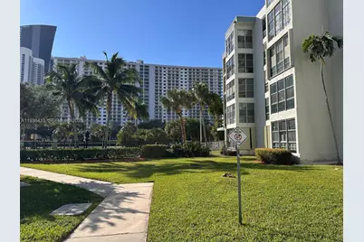 17560 Atlantic Blvd #109, Sunny Isles Beach, FL 33160 - Photo 5