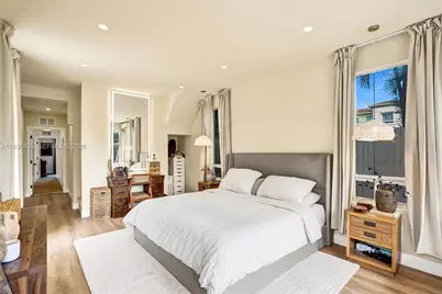 2570 NE 201st St, Miami, FL 33180 - Photo 51