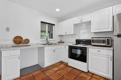 6711 NW 72nd St, Tamarac, FL 33321 - Photo 13