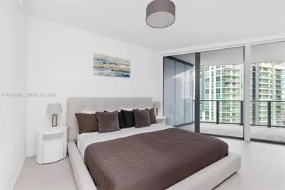 1000 Brickell Plz #3902, Miami, FL 33131 - Photo 13