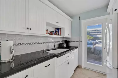 2600 Diana Dr #104, Hallandale Beach, FL 33009 - Photo 21