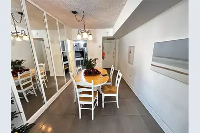 801 Brickell Bay Dr #761, Miami, FL 33131 - Photo 3