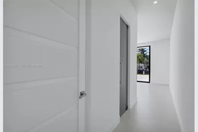 13200 N Bayshore Dr, North Miami, FL 33181 - Photo 27