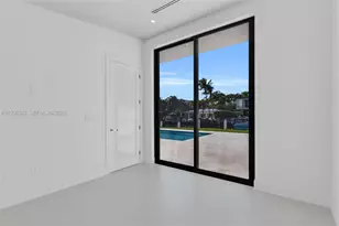 13200 N Bayshore Dr, North Miami, FL 33181 - Photo 23