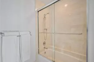 17301 Biscayne Blvd, North Miami Beach, FL 33160 - Photo 23