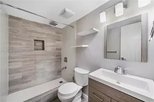 8095 NW 8th St, Miami, FL 33126 - Photo 15