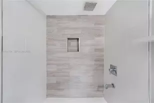 8095 NW 8th St, Miami, FL 33126 - Photo 17