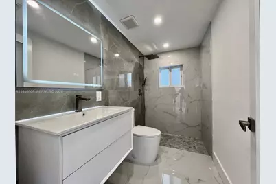 542 E 20th St, Hialeah, FL 33013 - Photo 19