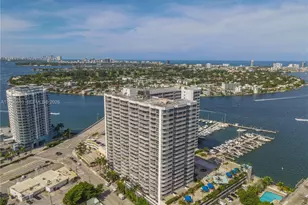 7601 E Treasure Dr, North Bay Village, FL 33141 - Photo 27