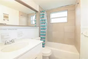 712 NE 8th St, Hallandale Beach, FL 33009 - Photo 15