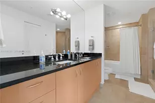 300 S Biscayne Blvd, Miami, FL 33131 - Photo 11