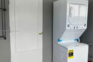 1999 NW 2nd St, Miami, FL 33125 - Photo 23