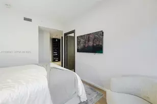 398 NE 5th St, Miami, FL 33132 - Photo 17
