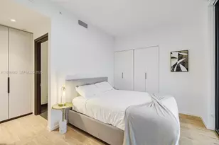 398 NE 5th St, Miami, FL 33132 - Photo 13