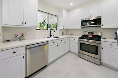 7517 Cutlass Ave, North Bay Village, FL 33141 - Photo 11